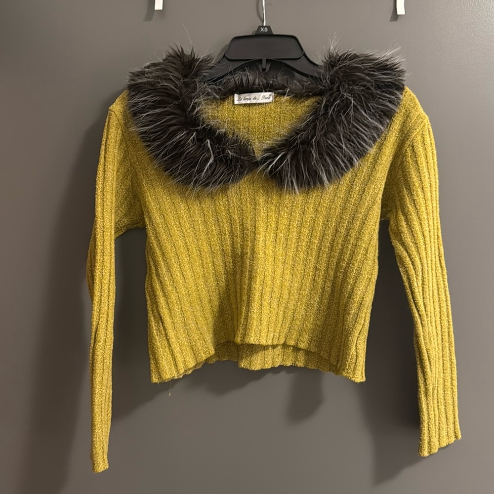 Vintage sweater with faux fur